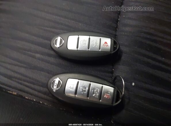 3N1AB7AP8HL699561 2017 NISSAN SENTRA Красный Вид панели приборов