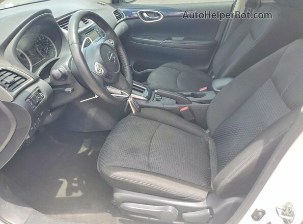 3N1AB7AP8JY253161 2018 NISSAN SENTRA Белый Вид салона спереди