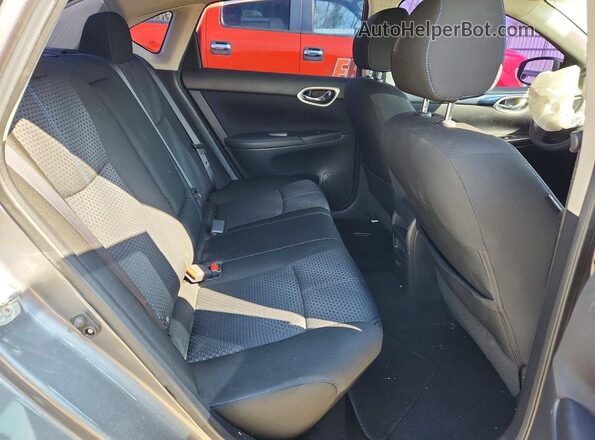 3N1AB7AP9JY266064 2018 NISSAN SENTRA Gray Հետևի նստատեղերի տեսք