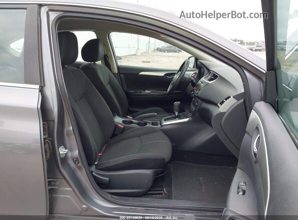 3N1AB7AP9JY306790 2018 NISSAN SENTRA Gray Вид салону спереду