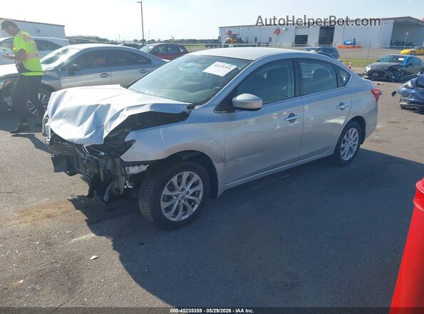 3N1AB7AP9JY345556 2018 NISSAN SENTRA Серебряный Передняя левая четверть