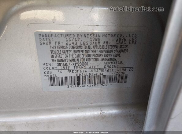 3N1AB7APXJY230920 2018 NISSAN SENTRA Silver Widok komory silnika
