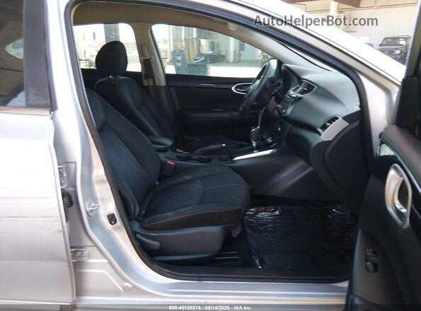 3N1AB7APXJY230920 2018 NISSAN SENTRA Silver Widok wnętrza z przodu