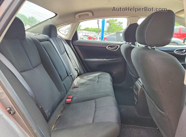 3N1AB7APXJY256952 2018 NISSAN SENTRA Gray Rear seats view