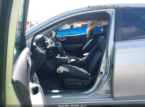 3N1AB7APXKY218414 2019 NISSAN SENTRA Серебряный Вид салона спереди