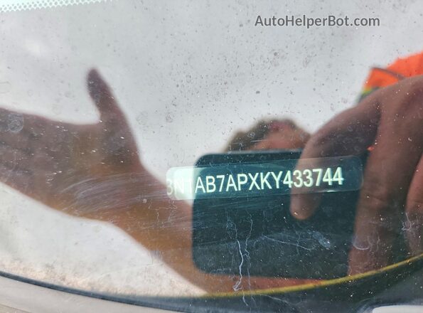 3N1AB7APXKY433744 2019 NISSAN SENTRA White Вид підкапотного простору