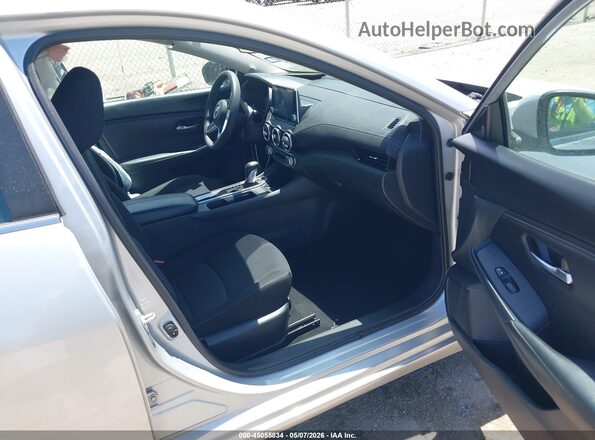 3N1AB8CV3PY278477 2023 NISSAN SENTRA Silver Սալոնի դիմացի տեսք