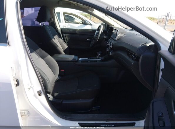 3N1AB8CV4RY328564 2024 NISSAN SENTRA Белый Вид салона спереди