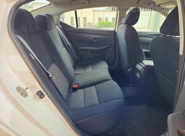 3N1AB8CV7RY254539 2024 NISSAN SENTRA White Vista de los asientos traseros