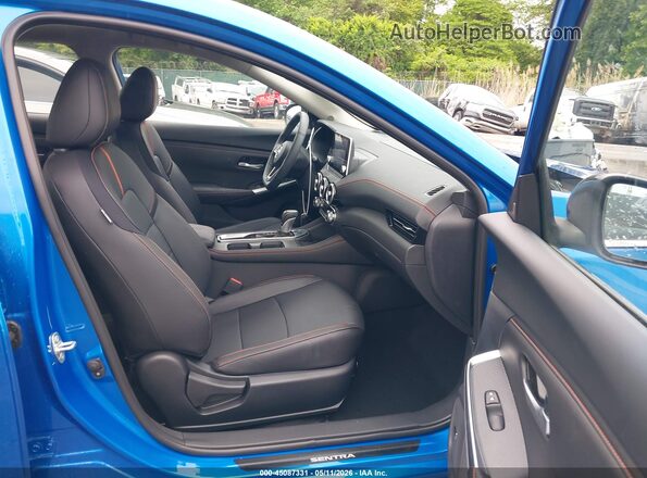 3N1AB8DV7SY268655 2025 NISSAN SENTRA Синий Вид салона спереди