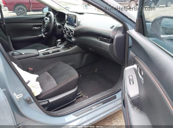 3N1AB8DV8RY246979 2024 NISSAN SENTRA Light Blue Вид салону спереду