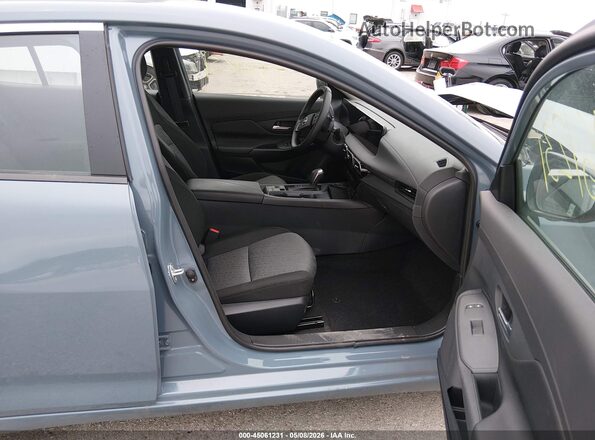 3N1AB9CV0TY235473 2026 NISSAN SENTRA Blue Widok wnętrza z przodu