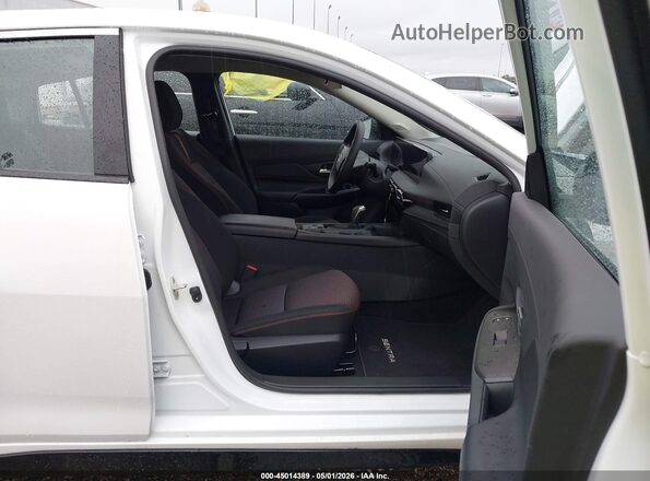 3N1AB9DV4TY205407 2026 NISSAN SENTRA Белый Вид салона спереди
