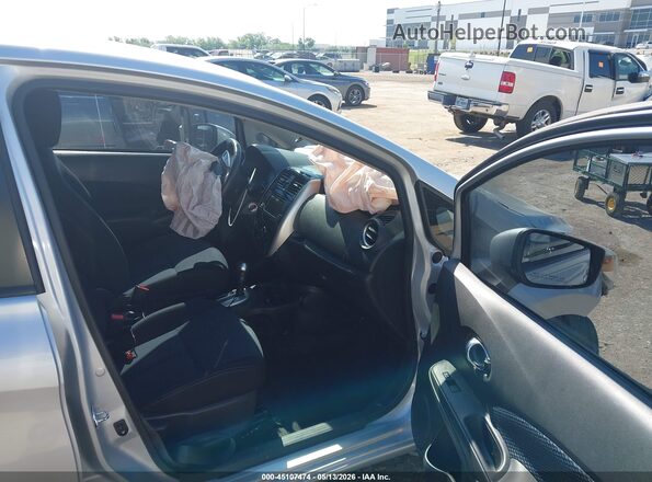 3N1CE2CP5JL362108 2018 NISSAN VERSA NOTE Silver Front interior view