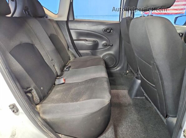 3N1CE2CP7JL351966 2018 NISSAN VERSA White Vista de los asientos traseros