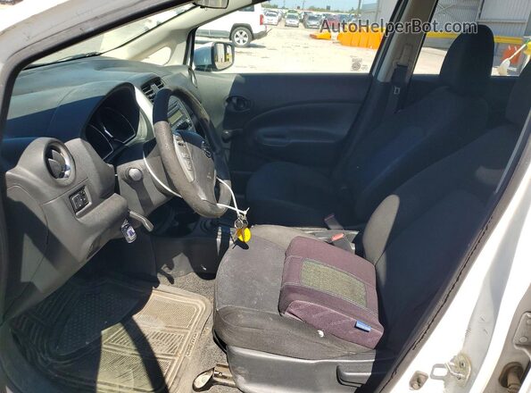3N1CE2CPXGL365577 2016 NISSAN VERSA White Front interior view