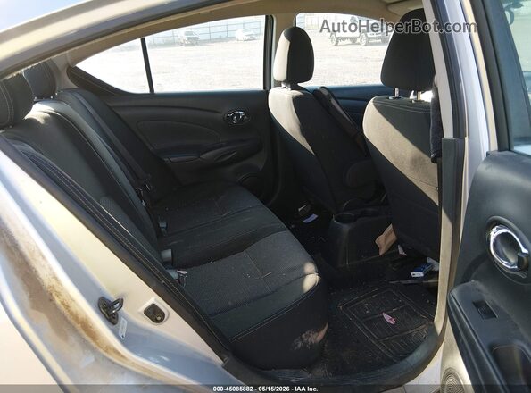 3N1CN7AP3KL818690 2019 NISSAN VERSA Silver Vista de la etiqueta del VIN