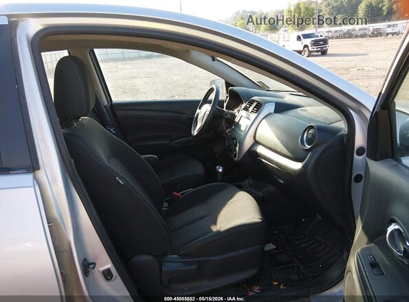 3N1CN7AP3KL818690 2019 NISSAN VERSA Silver Vista interior delantera
