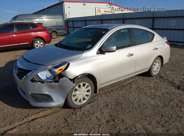 3N1CN7AP3KL818690 2019 NISSAN VERSA Silver Vista tres cuartos delantera izquierda