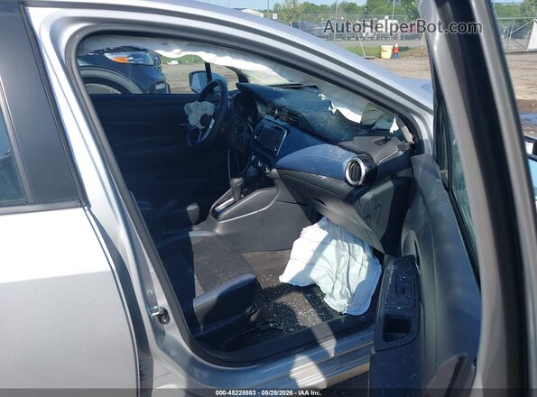 3N1CN8EV2SL809767 2025 NISSAN VERSA Silver Widok wnętrza z przodu