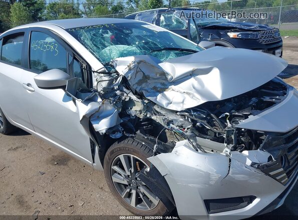 3N1CN8EV2SL809767 2025 NISSAN VERSA Silver Widok z przodu