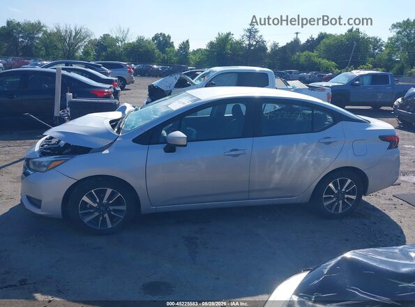 3N1CN8EV2SL809767 2025 NISSAN VERSA Silver Widok wnętrza 360 stopni