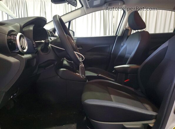 3N1CN8EV5SL860843 2025 NISSAN VERSA Серебряный Вид салона спереди