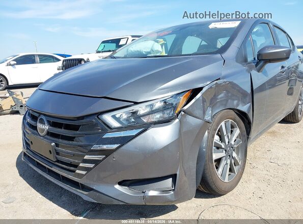 3N1CN8EV5SL875861 2025 NISSAN VERSA Gray Вид спереду