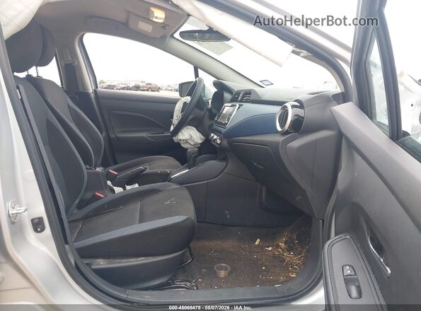 3N1CN8EV7SL906334 2025 NISSAN VERSA Silver Vista interior delantera