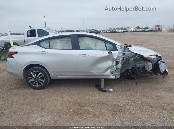 3N1CN8EV7SL906334 2025 NISSAN VERSA Silver Vista interior trasera
