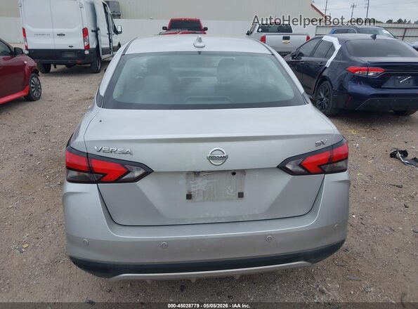 3N1CN8EVXML879018 2021 NISSAN VERSA Серебряный 