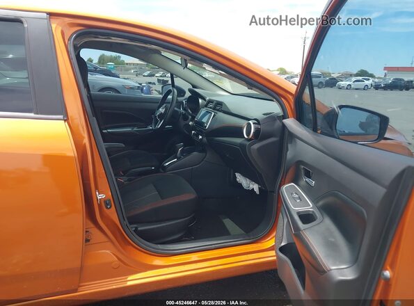 3N1CN8FV2LL904880 2020 NISSAN VERSA Оранжевый Вид салона спереди