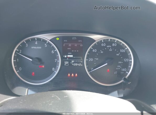 3N1CP5BV3RL533087 2024 NISSAN KICKS White Vista de los asientos traseros