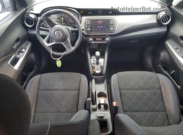3N1CP5CU1JL509140 2018 NISSAN KICKS Silver წინა პანელის ხედი