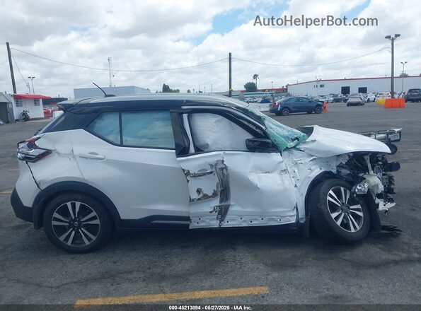 3N1CP5CU1JL533020 2018 NISSAN KICKS White Rear interior view