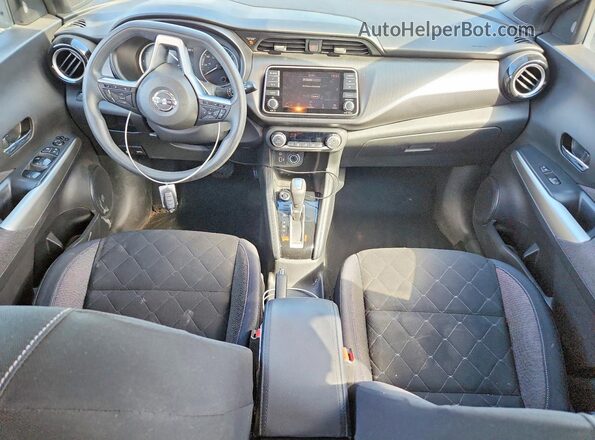 3N1CP5CU2JL522334 2018 NISSAN KICKS Silver Dashboard view