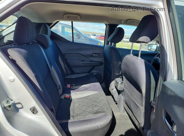 3N1CP5CU2JL522334 2018 NISSAN KICKS Silver Rear seats view