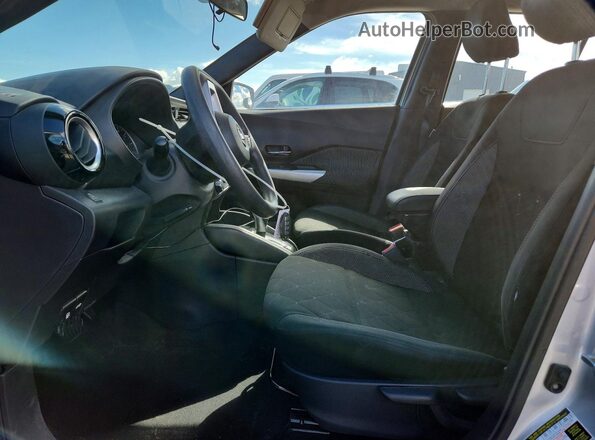 3N1CP5CU2JL522334 2018 NISSAN KICKS Silver Front interior view