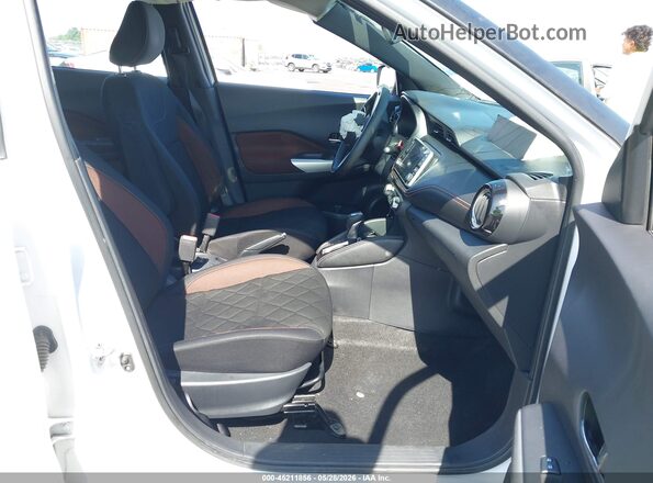 3N1CP5CU3KL532615 2019 NISSAN KICKS Белый Вид салона спереди
