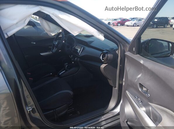 3N1CP5CU4JL514817 2018 NISSAN KICKS Gray წინა სალონის ხედი