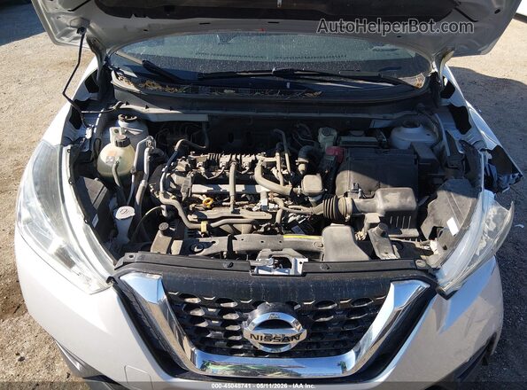 3N1CP5CU5JL509447 2018 NISSAN KICKS Silver Widok z tyłu