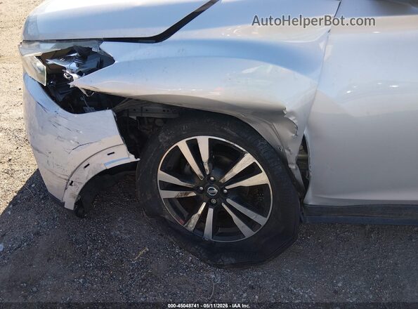 3N1CP5CU5JL509447 2018 NISSAN KICKS Silver Widok z przodu