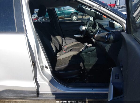 3N1CP5CU5JL509447 2018 NISSAN KICKS Silver Widok wnętrza z przodu