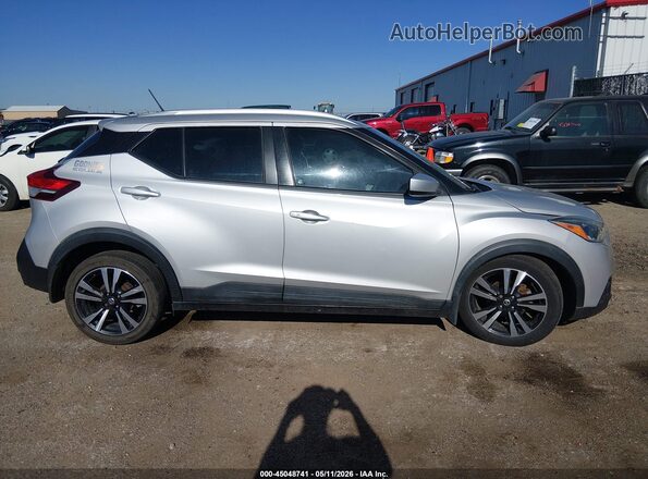 3N1CP5CU5JL509447 2018 NISSAN KICKS Silver Widok wnętrza z tyłu
