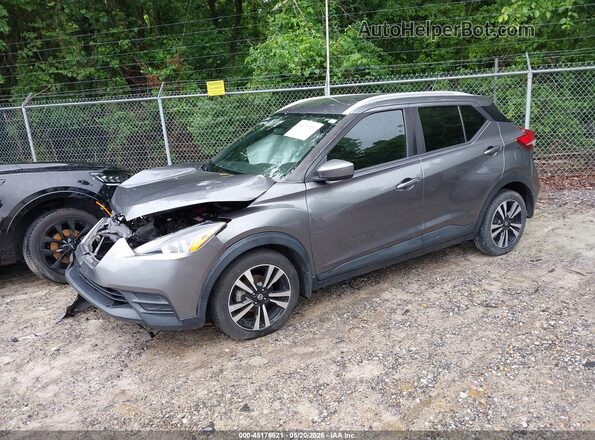 3N1CP5CU8JL512388 2018 NISSAN KICKS Серый Передняя левая четверть