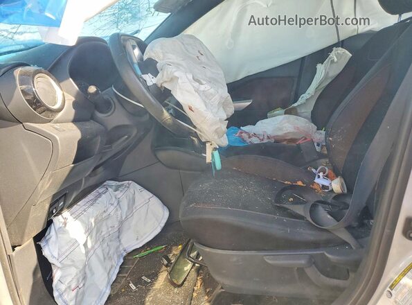 3N1CP5CU8JL528994 2018 NISSAN KICKS Silver Widok wnętrza z przodu