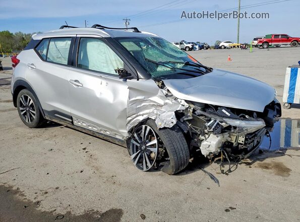 3N1CP5CU8JL528994 2018 NISSAN KICKS Silver Przód prawy