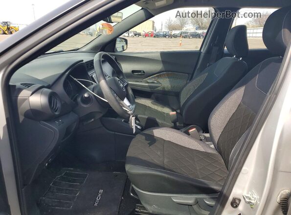 3N1CP5CU9KL504768 2019 NISSAN KICKS Silver Вид салону спереду