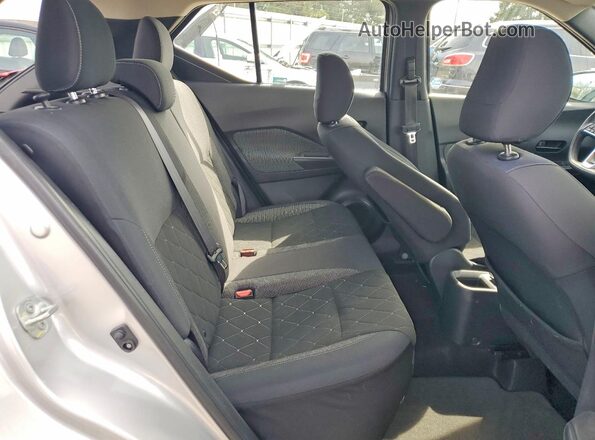 3N1CP5CU9KL504768 2019 NISSAN KICKS Silver Вид задньої частини салону