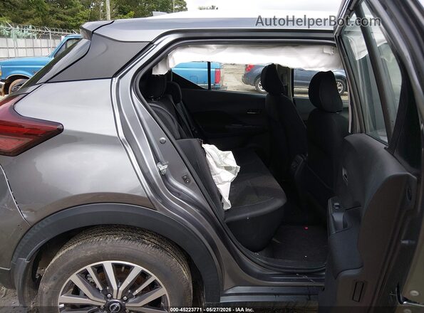 3N1CP5CV5PL567463 2023 NISSAN KICKS Gray Widok naklejki z numerem VIN